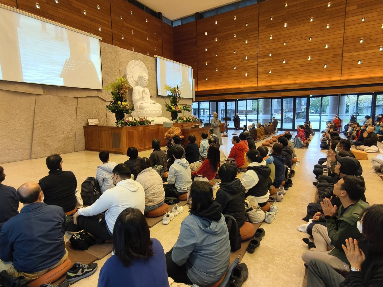 農禪寺新年早課 迎向一整年的祥樂豐足 農禪寺新年早課 迎向一整年的祥樂豐足