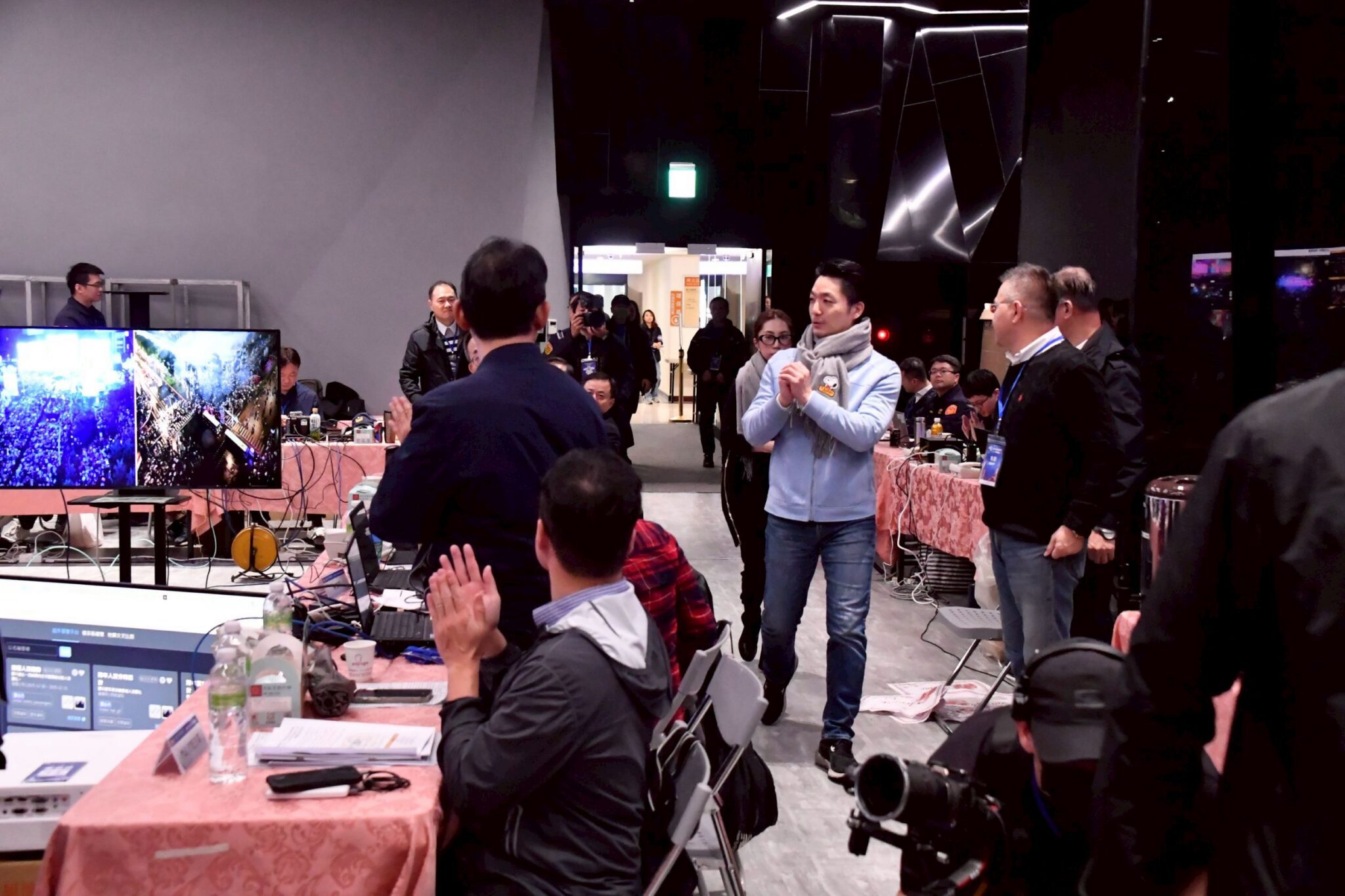 KARA助陣臺北跨年 蔣萬安與現場、線上民眾倒數迎新年 KARA助陣臺北跨年 蔣萬安與現場、線上民眾倒數迎新年