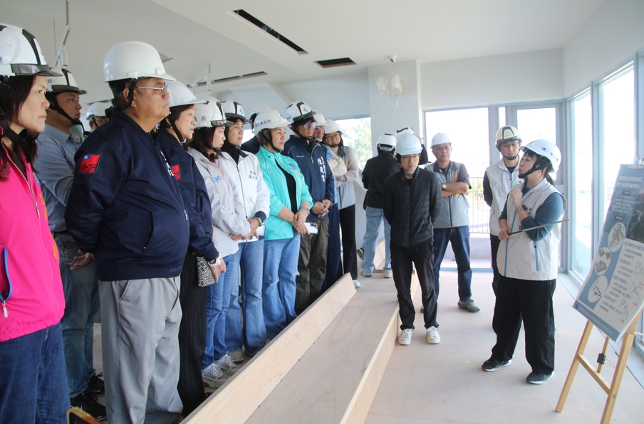 臺東縣議會視察全民運動館 饒慶鈴:打造全齡共融健康場域 臺東縣議會視察全民運動館 饒慶鈴:打造全齡共融健康場域