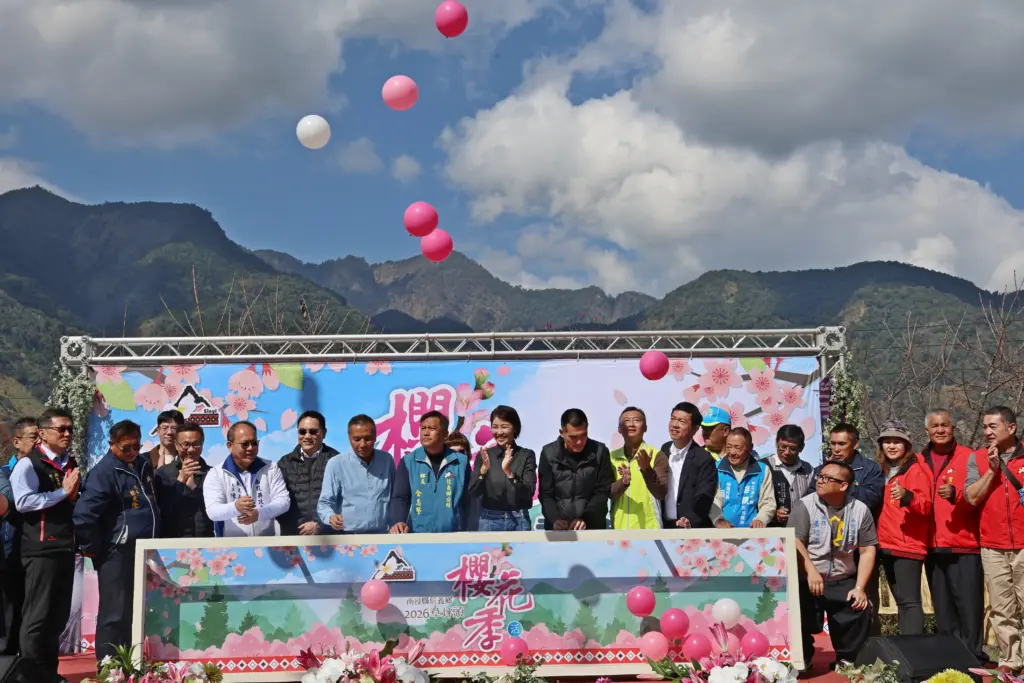 最美茶鄉櫻花季登場!信義草坪頭4,000棵櫻花迎賓 縣長許淑華邀您春節來南投賞花、泡湯、看燈會 最美茶鄉櫻花季登場!信義草坪頭4,000棵櫻花迎賓 縣長許淑華邀您春節來南投賞花、泡湯、看燈會