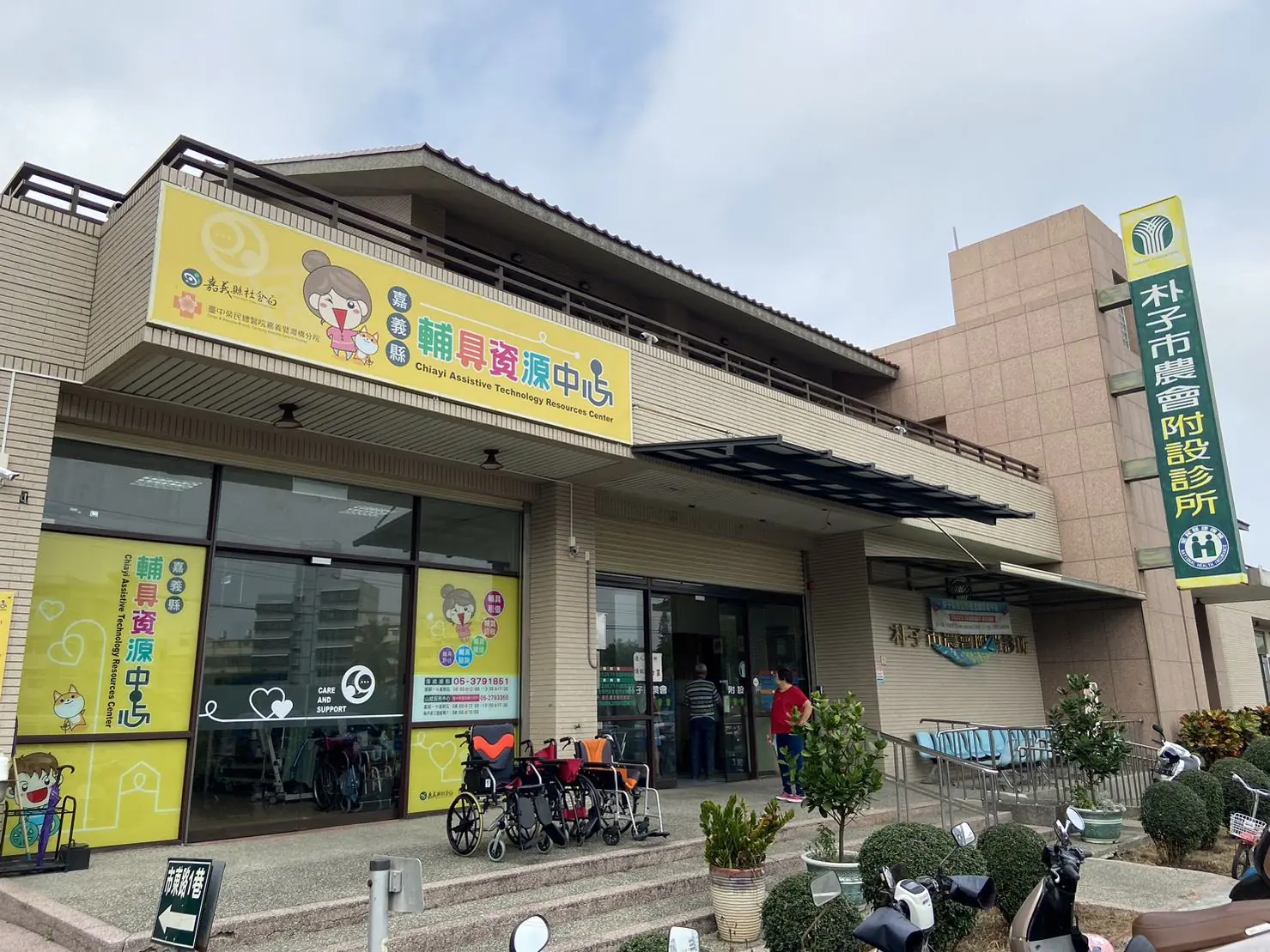 嘉義縣政府提供電動代步車反光背心　守護用路安全