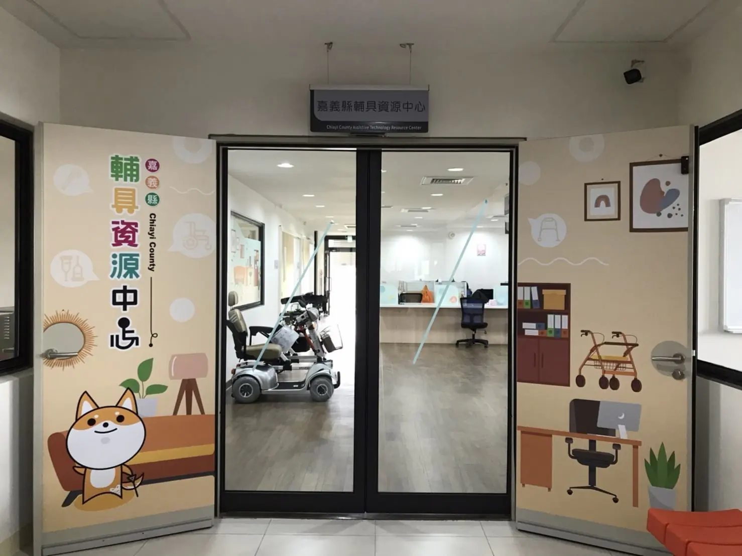 嘉義縣政府提供電動代步車反光背心　守護用路安全