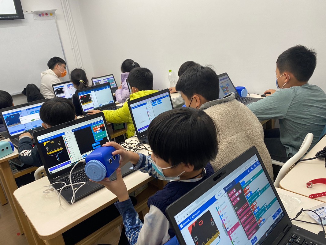 創辦人 Joseph 談 AI 時代的教育關鍵:為什麼程式語言成為孩子的「第四素養」 創辦人 Joseph 談 AI 時代的教育關鍵:為什麼程式語言成為孩子的「第四素養」