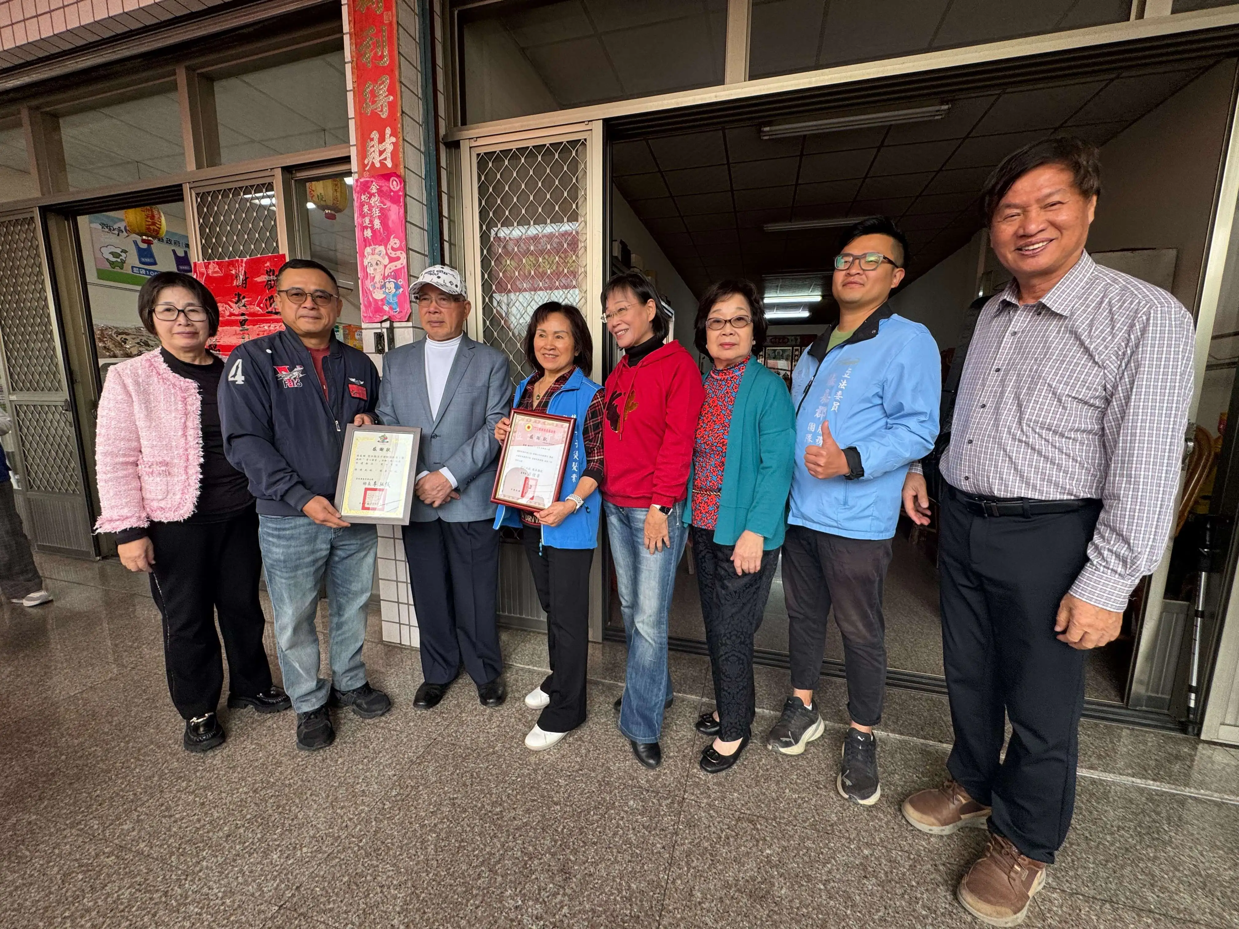 寒冬送暖!台北市信華慈善基金會 濟助崙背弱勢戶 義剪傳愛 寒冬送暖!台北市信華慈善基金會 濟助崙背弱勢戶 義剪傳愛