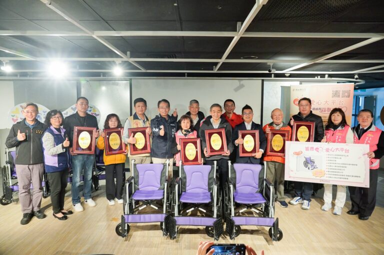 讓愛輪轉　土城鳳靈慈愛同心會等9單位　響應好日子愛心大平台　合捐305台輪椅