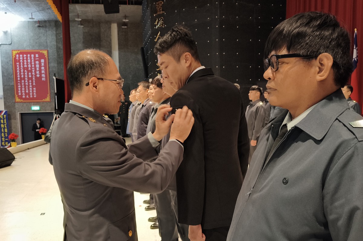 屏東縣後備表揚晉任與傑出幹部 周春米出席肯定