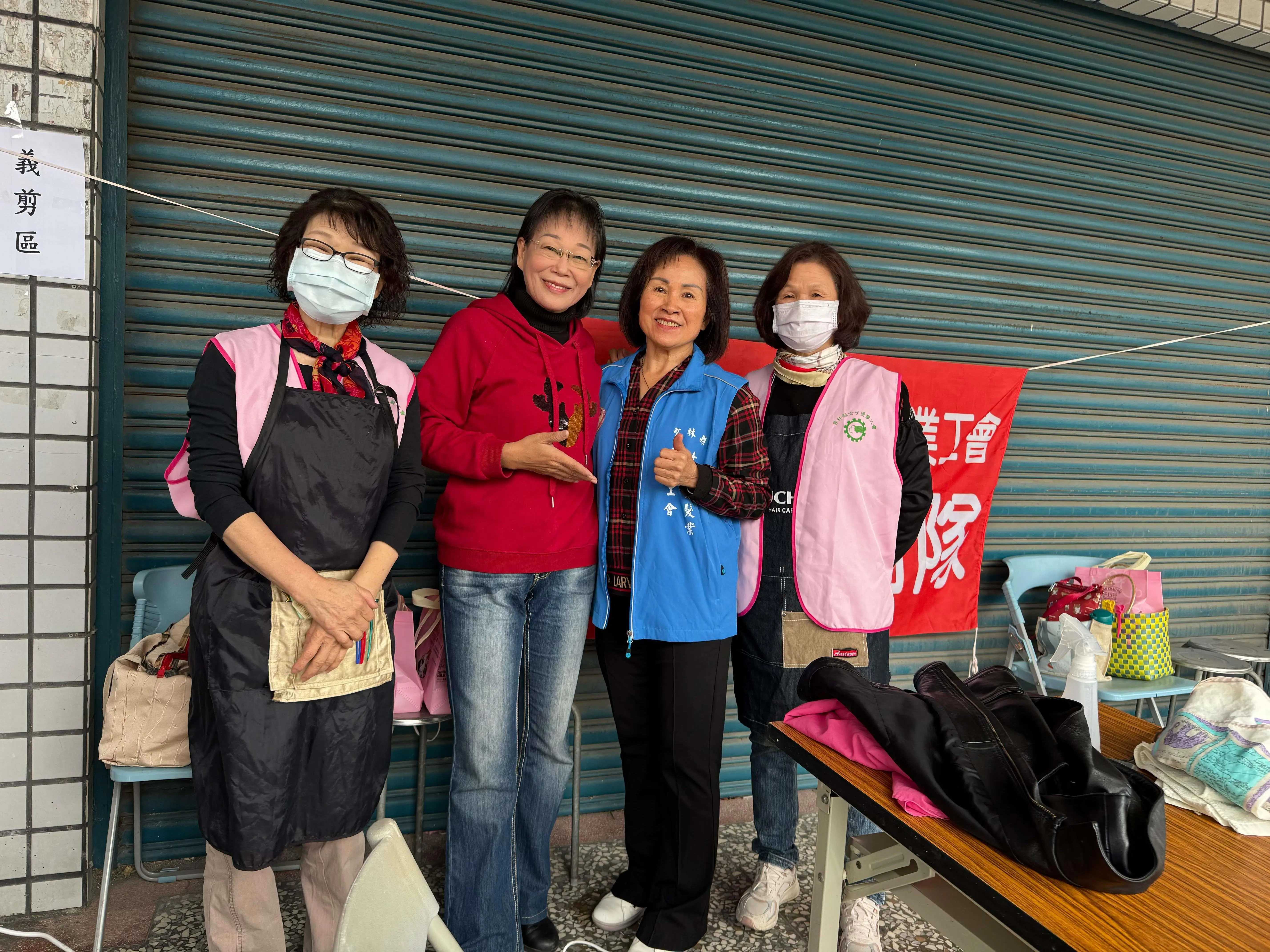 寒冬送暖!台北市信華慈善基金會 濟助崙背弱勢戶 義剪傳愛 寒冬送暖!台北市信華慈善基金會 濟助崙背弱勢戶 義剪傳愛