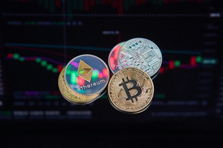 【虛擬貨幣大洗牌】2026 十大潛力幣名單出爐！APEMARS 預售熱度破表，專家點名 Solana、XRP 緊追其後