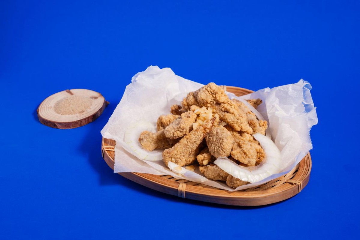 高雄楠梓炸物品牌:一口人情味炸出返鄉青年的創業魂 高雄楠梓炸物品牌:一口人情味炸出返鄉青年的創業魂