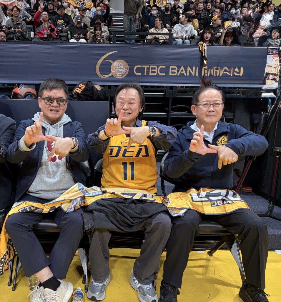 邀請魅力席捲全台的王世堅委員開球 中信特攻力拚2026年首戰勝利 15 4A7FBEC1 CFE7 4974 9BDE BC79C85EAADE 955x1024 2