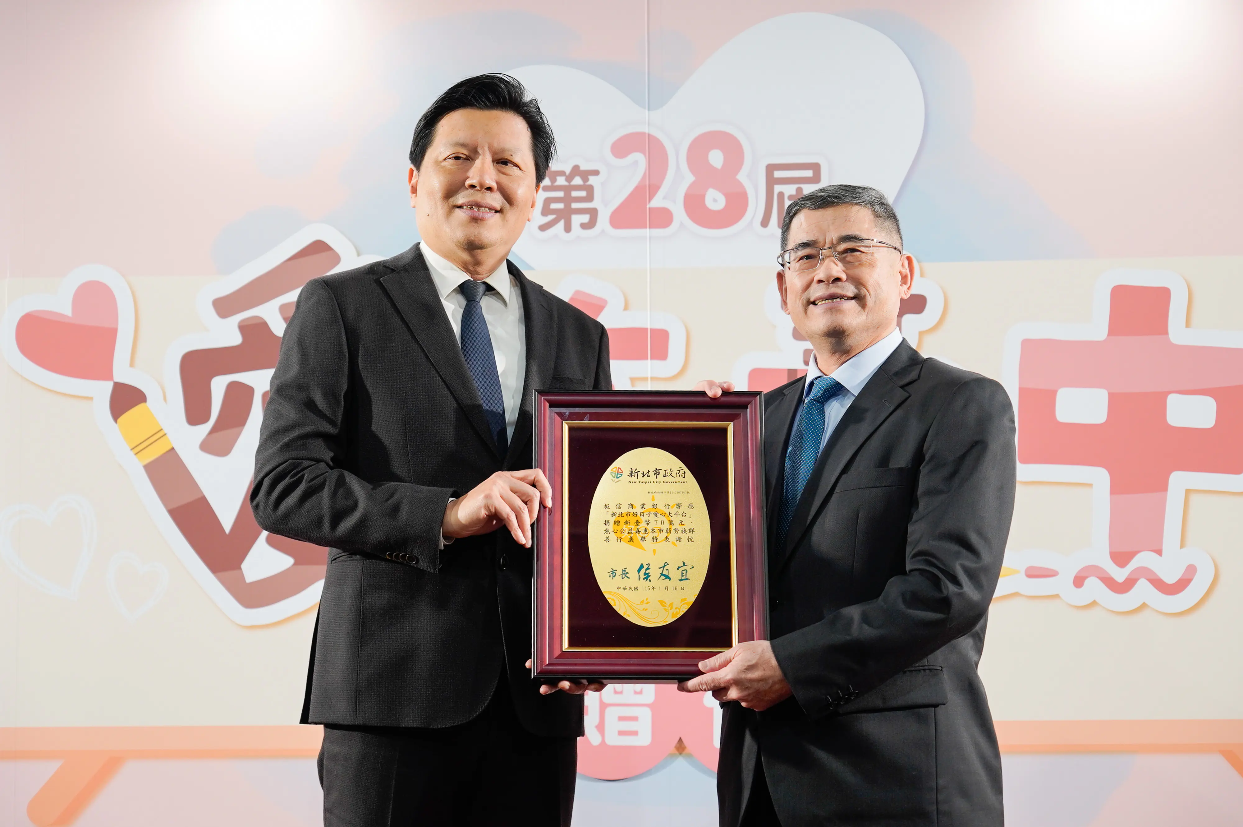 畫出不放棄的生命力量 新北「愛在畫中」巡迴畫展 首站在板橋車站展出 畫出不放棄的生命力量 新北「愛在畫中」巡迴畫展 首站在板橋車站展出