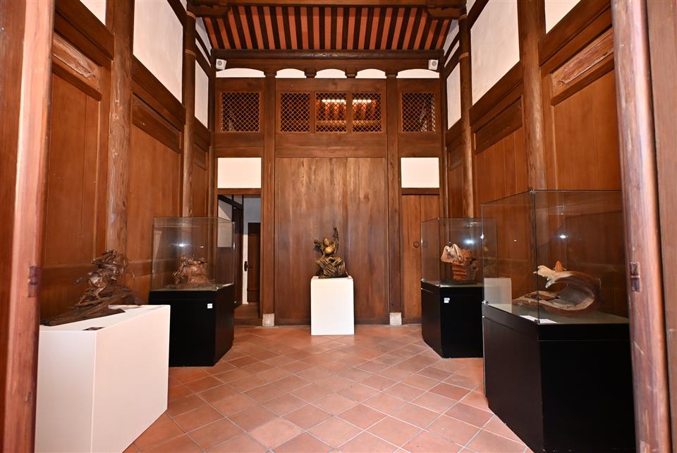 「信・願・行II-黃國書刻畫展」於鹿港工藝展覽館盛大登場 展現工藝與生命的智慧之光 「信・願・行II-黃國書刻畫展」於鹿港工藝展覽館盛大登場 展現工藝與生命的智慧之光