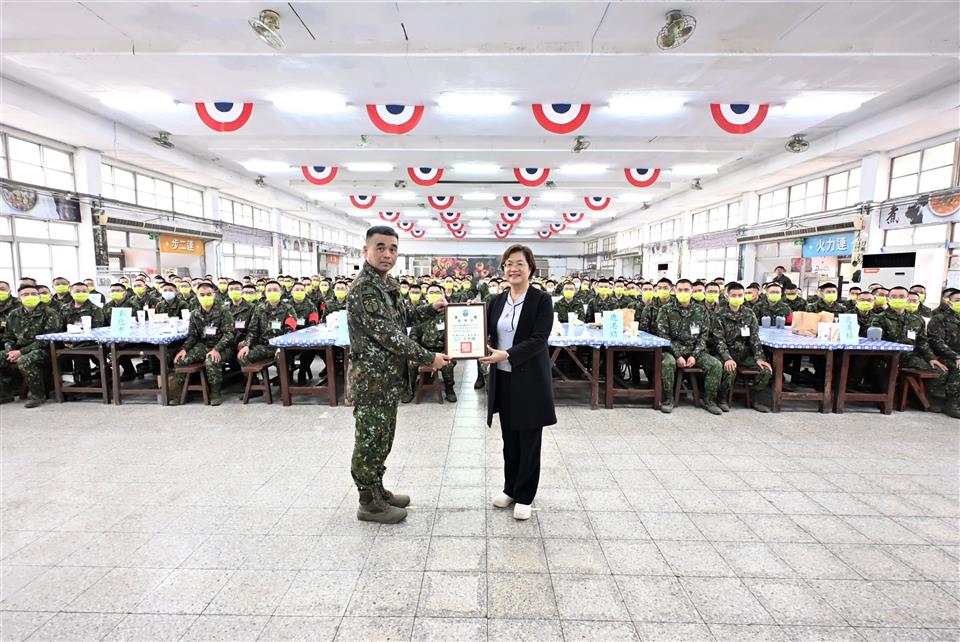 縣長王惠美前往嘉義中坑營區探視彰化子弟兵 勉勵積極提升、創造幸福未來 縣長王惠美前往嘉義中坑營區探視彰化子弟兵 勉勵積極提升、創造幸福未來