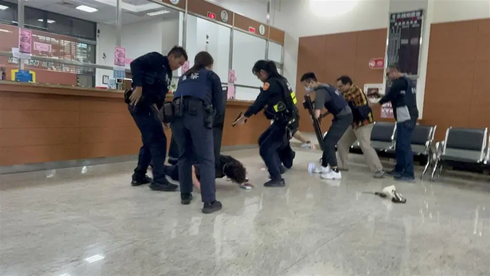 員林警銀行防搶演練「馬到成功，馬前失蹄」！