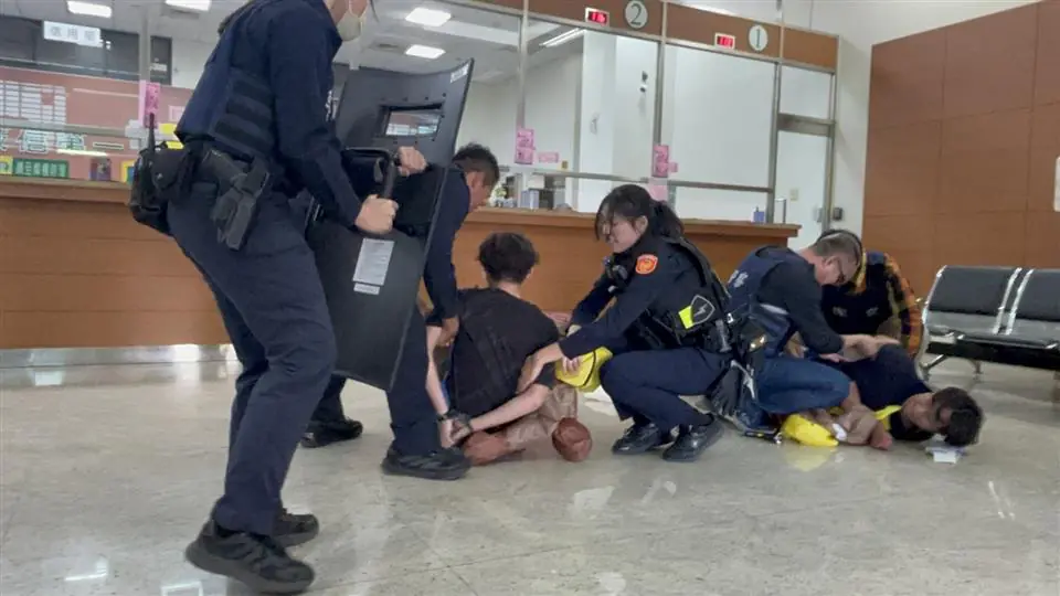 員林警銀行防搶演練「馬到成功，馬前失蹄」！
