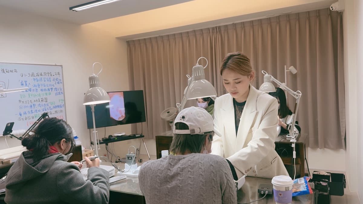 從一張桌子開始 她用八年走出屬於自己的美甲之路 從一張桌子開始 她用八年走出屬於自己的美甲之路