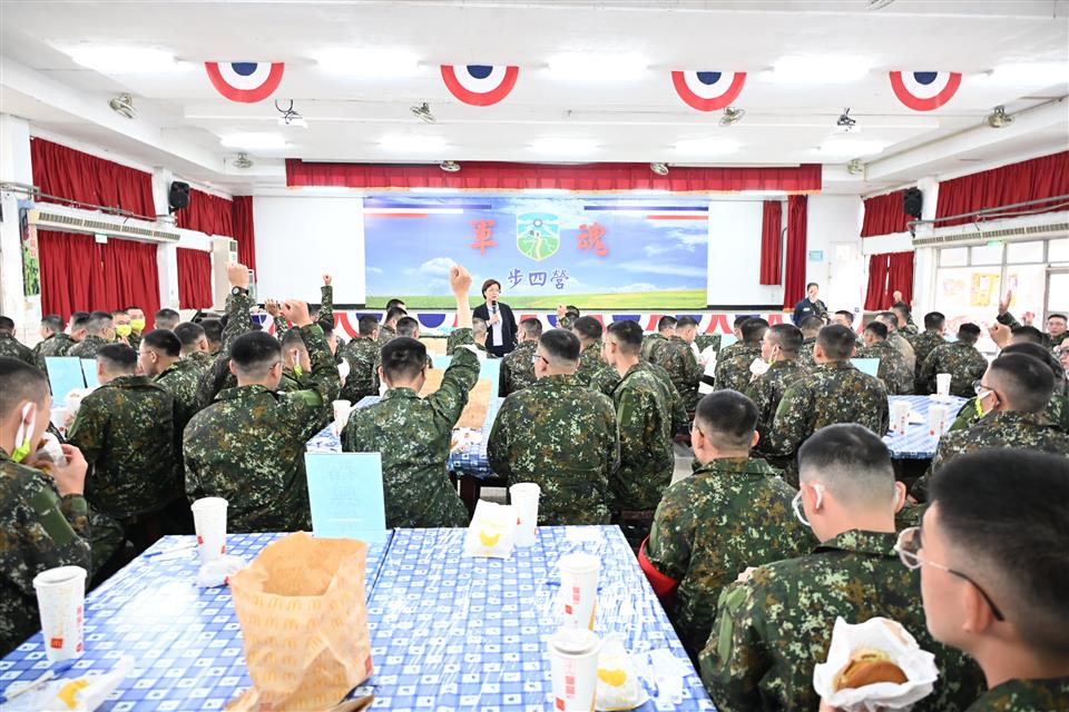 縣長王惠美前往嘉義中坑營區探視彰化子弟兵 勉勵積極提升、創造幸福未來 縣長王惠美前往嘉義中坑營區探視彰化子弟兵 勉勵積極提升、創造幸福未來