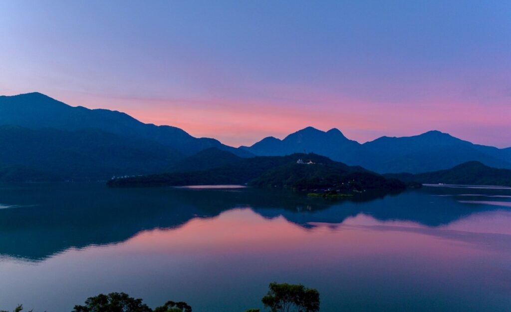 涵碧樓 • 隱於湖光的冬日儀式: 從「宿」到「養」的極致感官巡禮 涵碧樓 • 隱於湖光的冬日儀式: 從「宿」到「養」的極致感官巡禮