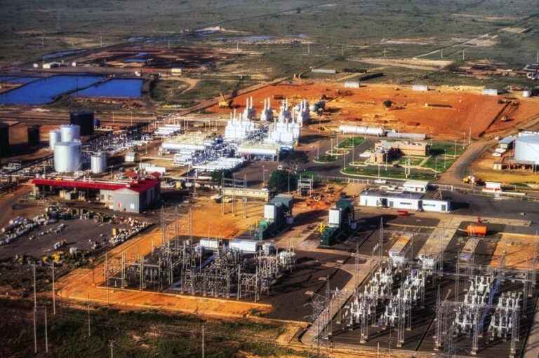 川普「交易藝術」震撼拉美！委內瑞拉代理總統宣布美方解凍百億資產 能源市場恐迎世紀級大洗牌