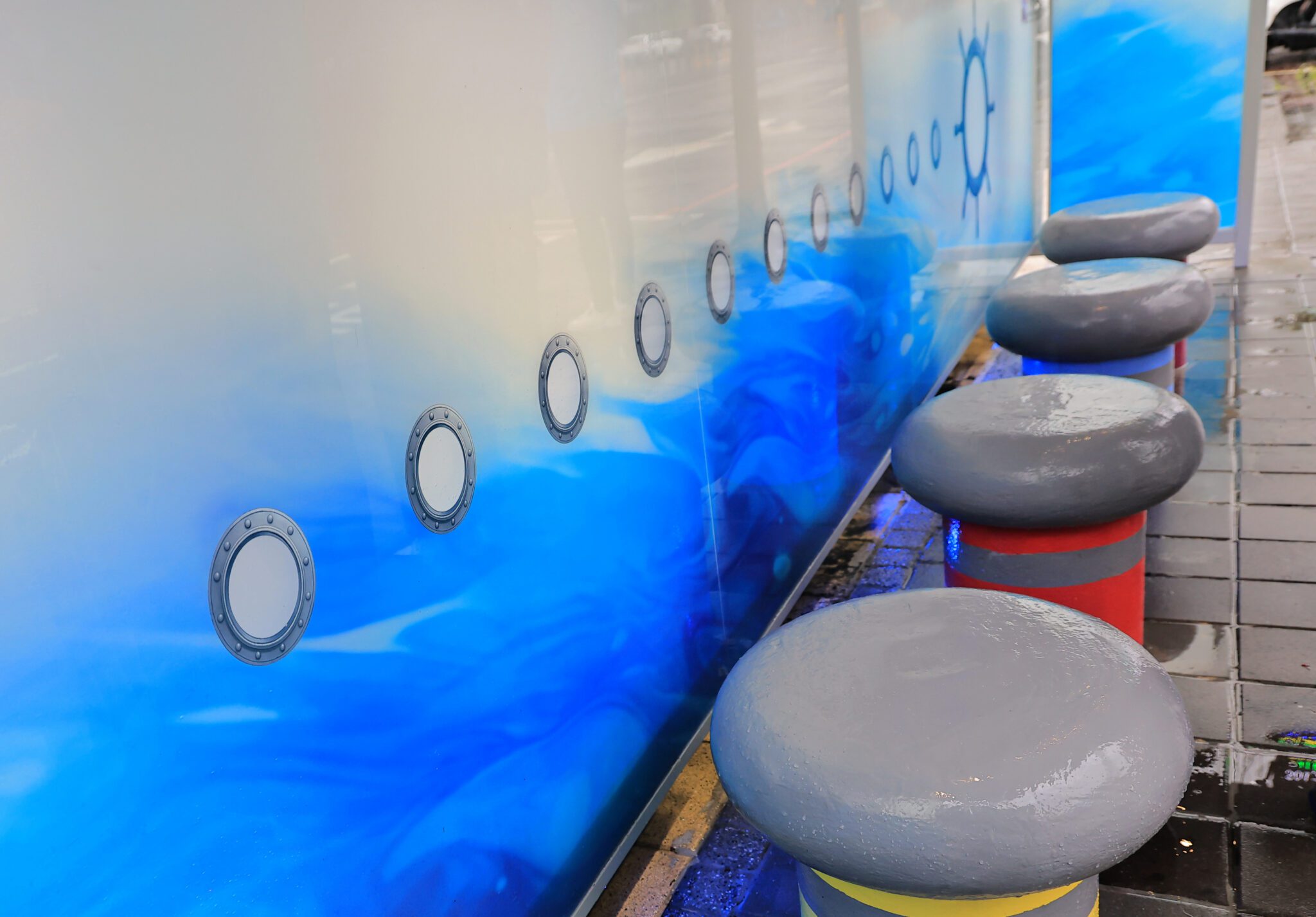 基隆港務分公司認養「碼頭工會」候車亭啟用 公私協力打造港區新亮點 基隆港務分公司認養「碼頭工會」候車亭啟用 公私協力打造港區新亮點