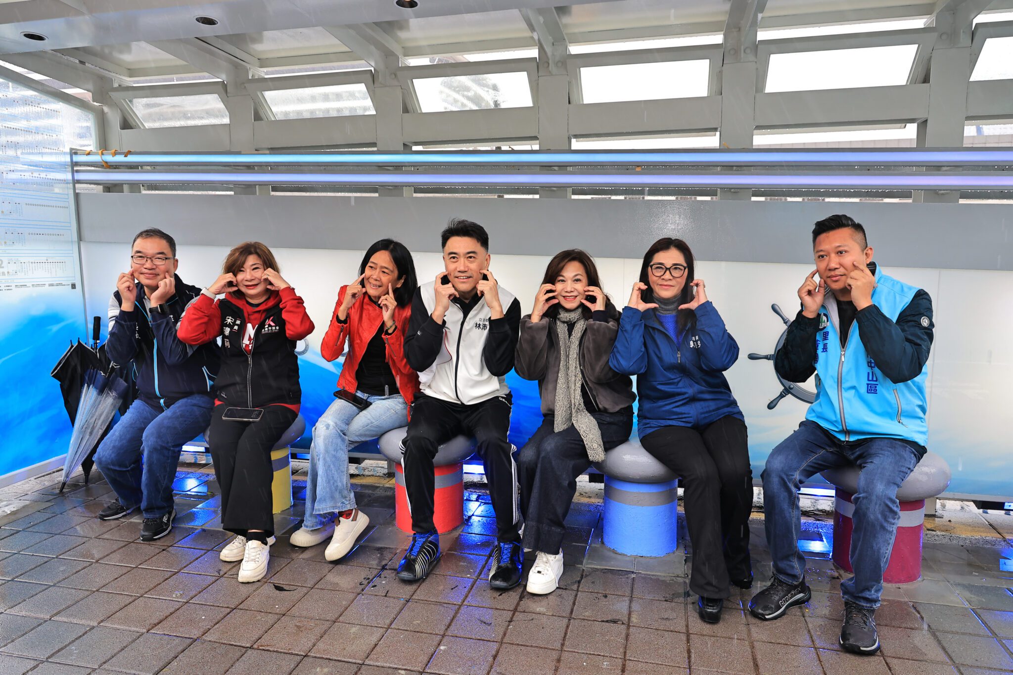 基隆港務分公司認養「碼頭工會」候車亭啟用 公私協力打造港區新亮點 基隆港務分公司認養「碼頭工會」候車亭啟用 公私協力打造港區新亮點