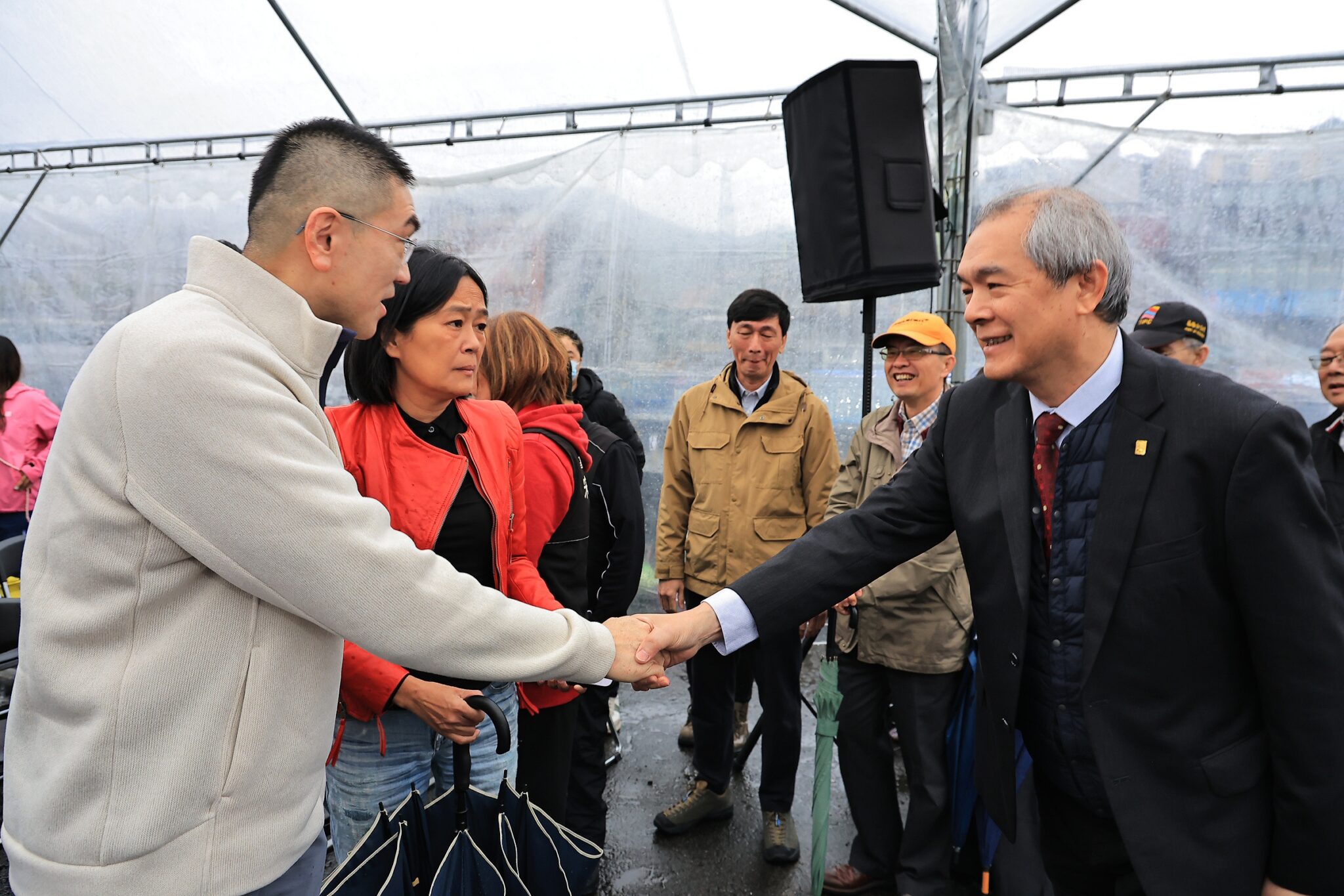 基隆港務分公司認養「碼頭工會」候車亭啟用 公私協力打造港區新亮點 基隆港務分公司認養「碼頭工會」候車亭啟用 公私協力打造港區新亮點