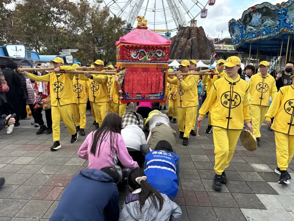 白沙屯媽祖首入兒童新樂園! 為親子遊客駐駕賜福 白沙屯媽祖首入兒童新樂園! 為親子遊客駐駕賜福