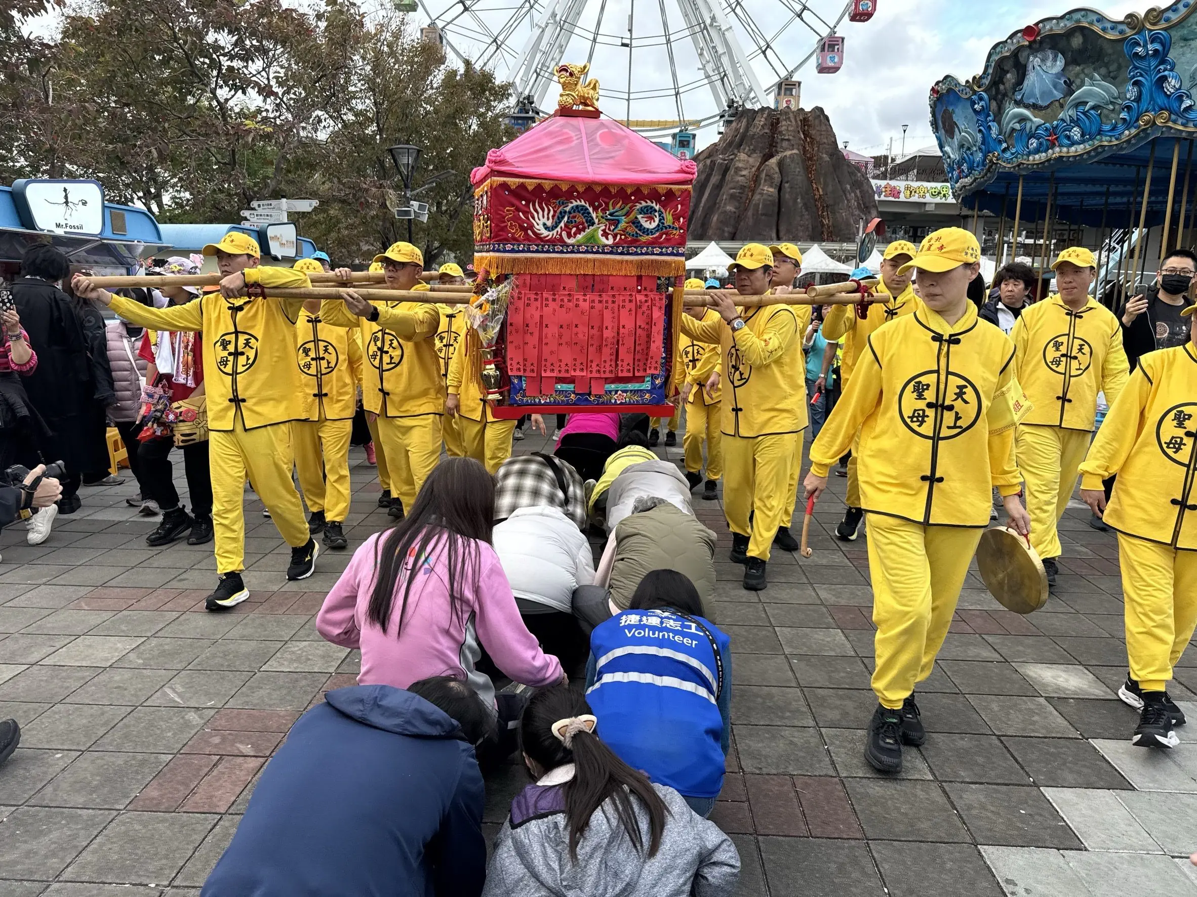 白沙屯媽祖首入兒童新樂園! 為親子遊客駐駕賜福 白沙屯媽祖首入兒童新樂園! 為親子遊客駐駕賜福
