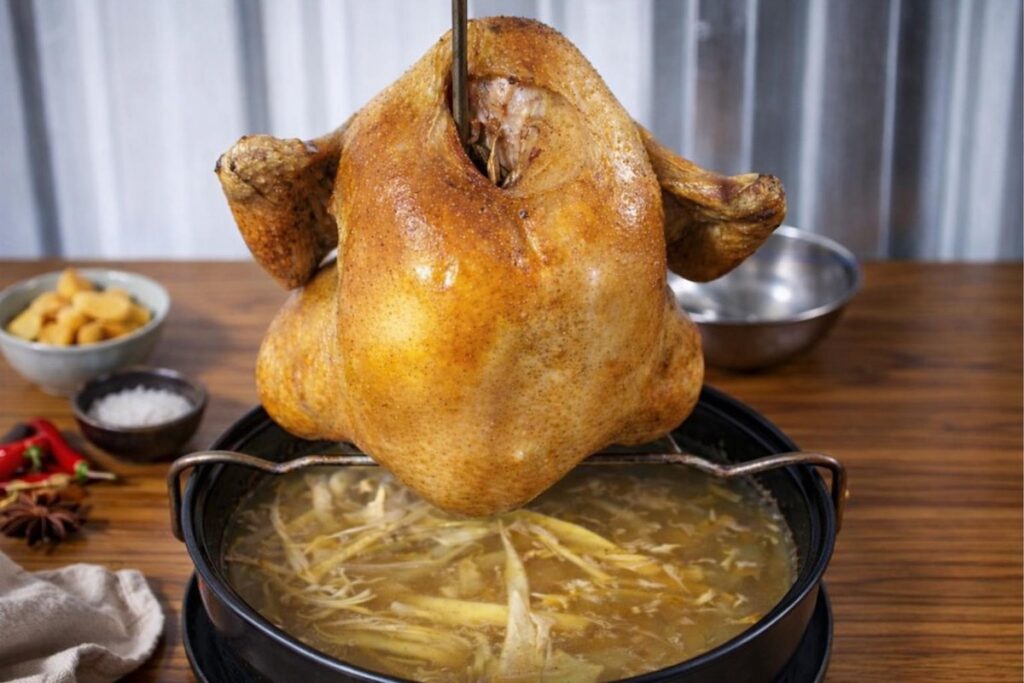 這間新竹烤雞店的溫度不只是味道 而是旅人記住這座城市的方式