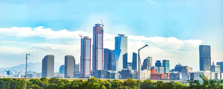 KOSPI 首度突破 5,000 點 半導體權值股領軍改寫韓股歷史新頁