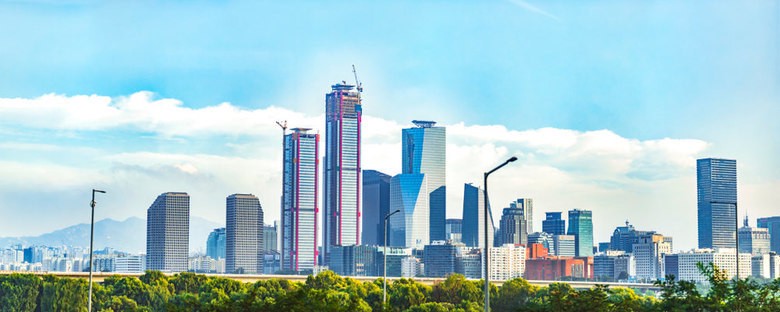 KOSPI 首度突破 5,000 點 半導體權值股領軍改寫韓股歷史新頁