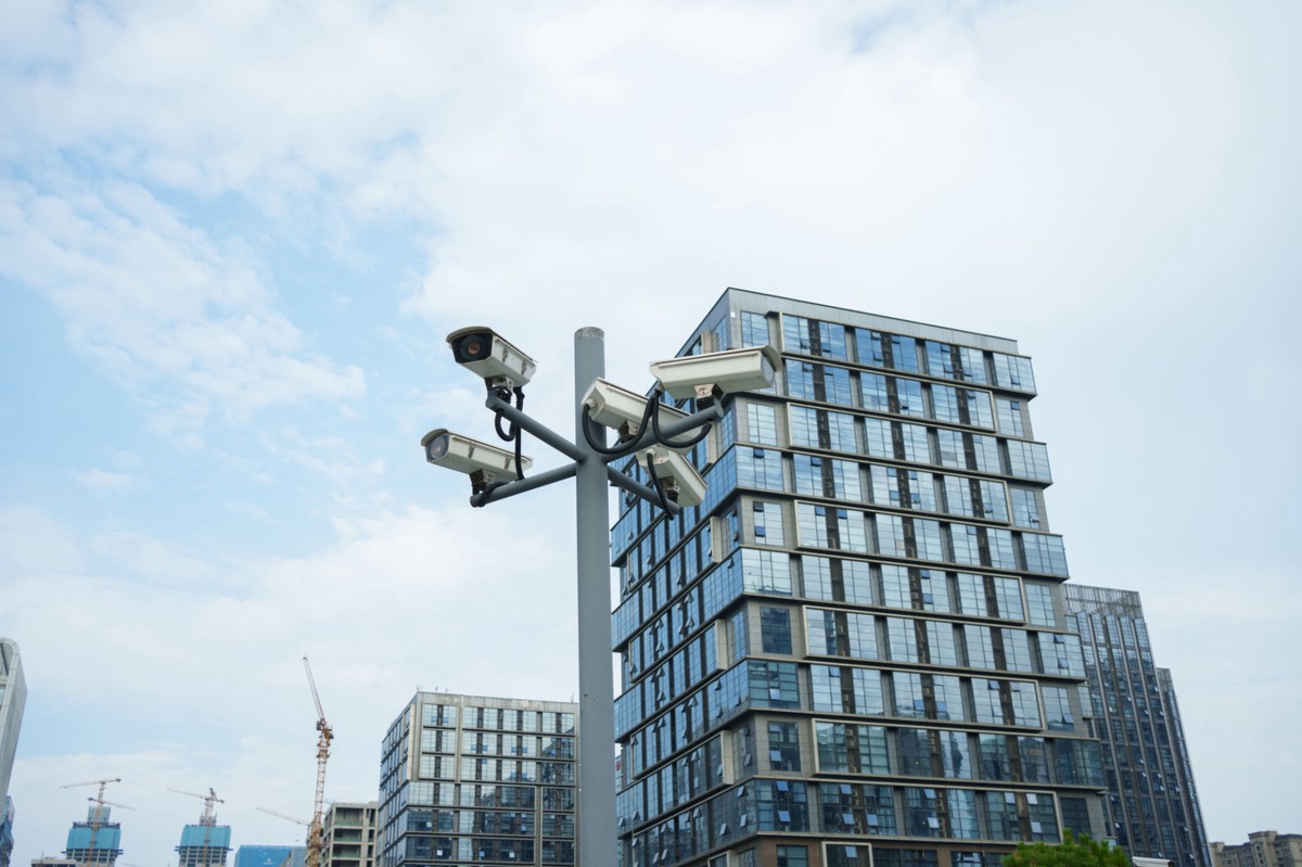 數位獵殺！美 ICE 在明尼蘇達引爆「人臉辨識」風暴 2 億張照片成監控黑幕，隱私權大崩盤