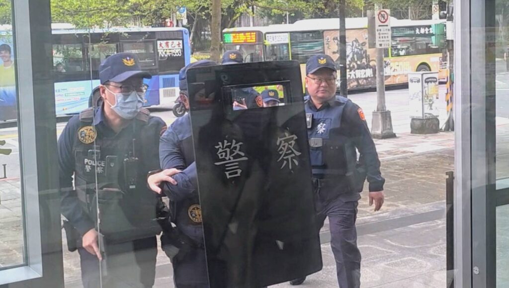 防搶、快打、攔截圍捕逼真上場 「南港警」演練來真的! 快打警力迅速到場。(圖/記者薛秀蓮 翻攝)