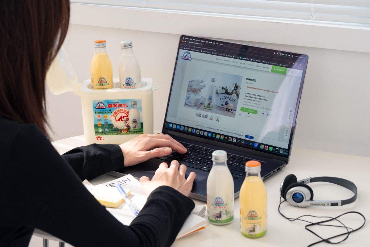 比串流平台更早的「每日訂閱制」 嘉南羊乳從「童年神飲」到「社群爆紅日常」 陪你長大的品牌成為 Z 世代的新早餐儀式 比串流平台更早的「每日訂閱制」 嘉南羊乳從「童年神飲」到「社群爆紅日常」 陪你長大的品牌成為 Z 世代的新早餐儀式