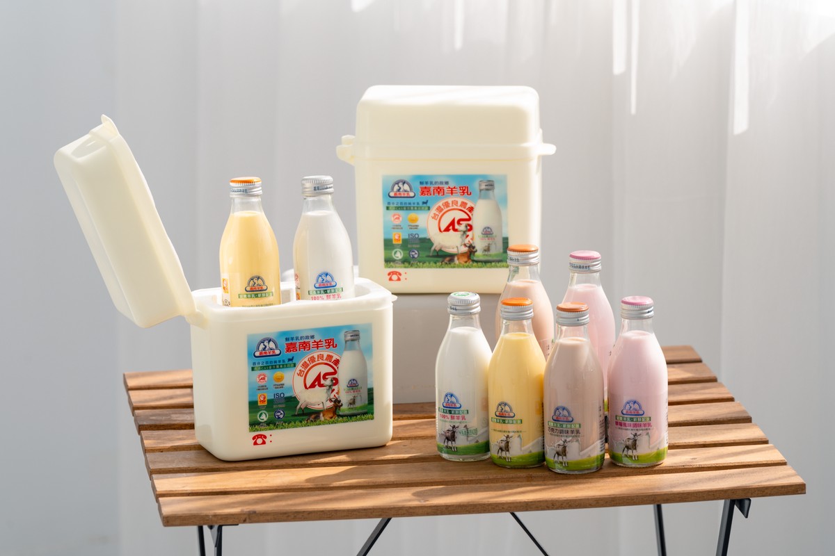 比串流平台更早的「每日訂閱制」 嘉南羊乳從「童年神飲」到「社群爆紅日常」 陪你長大的品牌成為 Z 世代的新早餐儀式 比串流平台更早的「每日訂閱制」 嘉南羊乳從「童年神飲」到「社群爆紅日常」 陪你長大的品牌成為 Z 世代的新早餐儀式