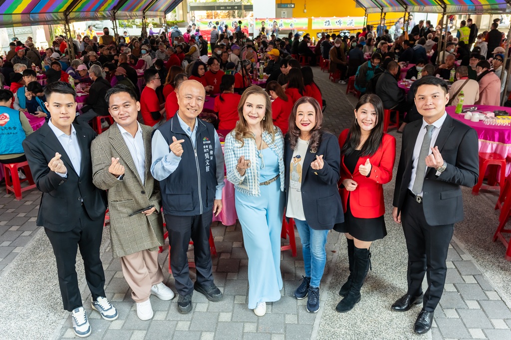 迎馬年送祝福!45桌「幸福馳宴」水安宮溫暖開席 無家者與弱勢族群圍爐迎新年 迎馬年送祝福!45桌「幸福馳宴」水安宮溫暖開席 無家者與弱勢族群圍爐迎新年