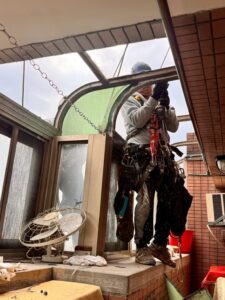 新北市淡水區社區外牆採光罩更新工程施工