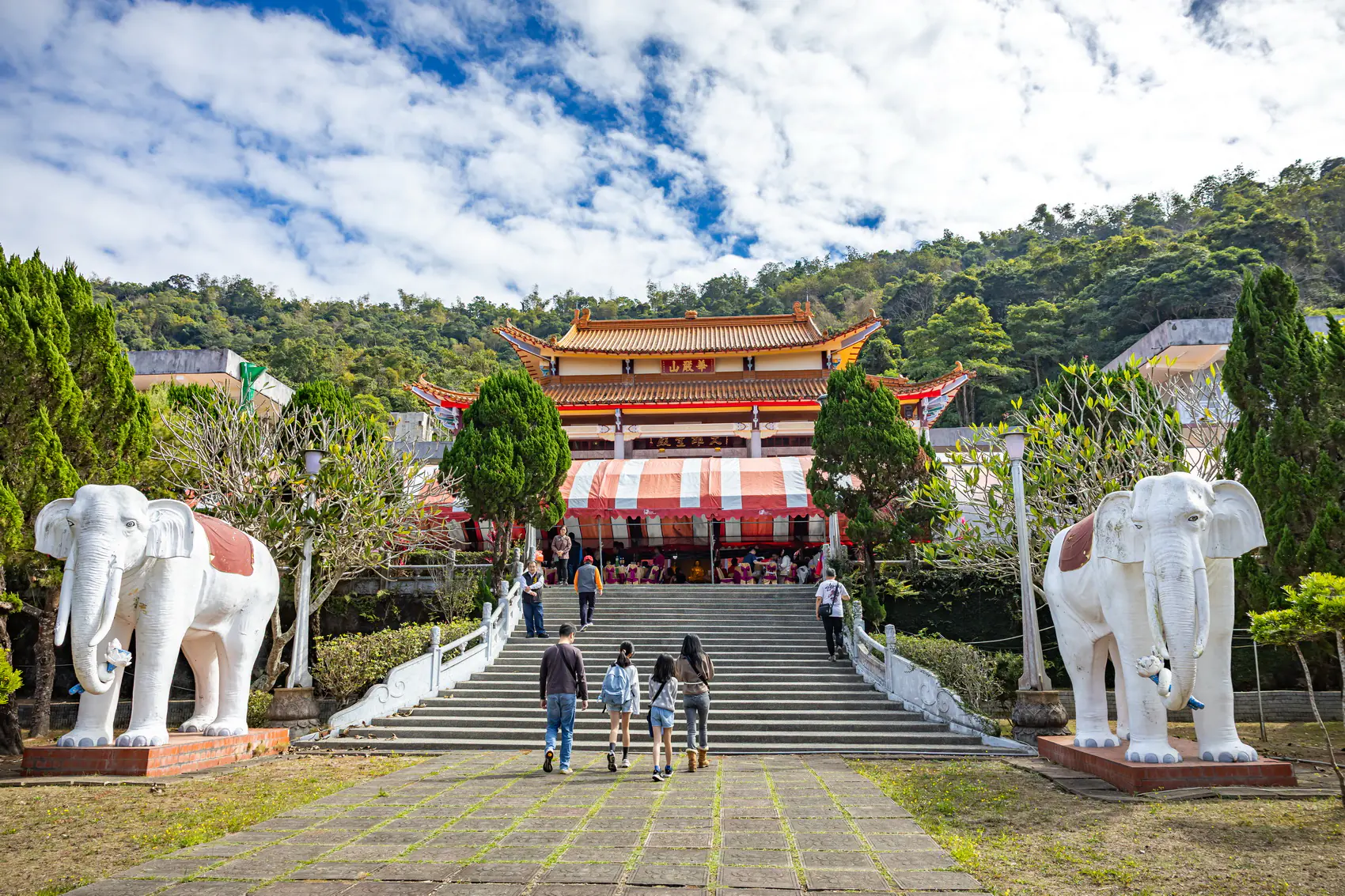 國姓鄉清德寺歲末聯歡盛會 祥獅獻瑞迎新春 春聯墨寶傳祝福 國姓鄉清德寺歲末聯歡盛會 祥獅獻瑞迎新春 春聯墨寶傳祝福