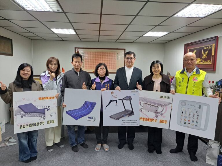 圓融行善團媒合謝坤樹及蔡吉隆　贈40萬元復健器材給兩身障機構