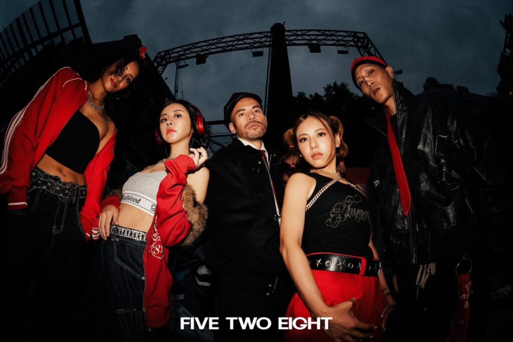 男歌手提升內在的愛與和平 國際身心靈網紅、國際公益企業家、今年轉身變成國際唱片歌手的阿卡莎納(AKSN)