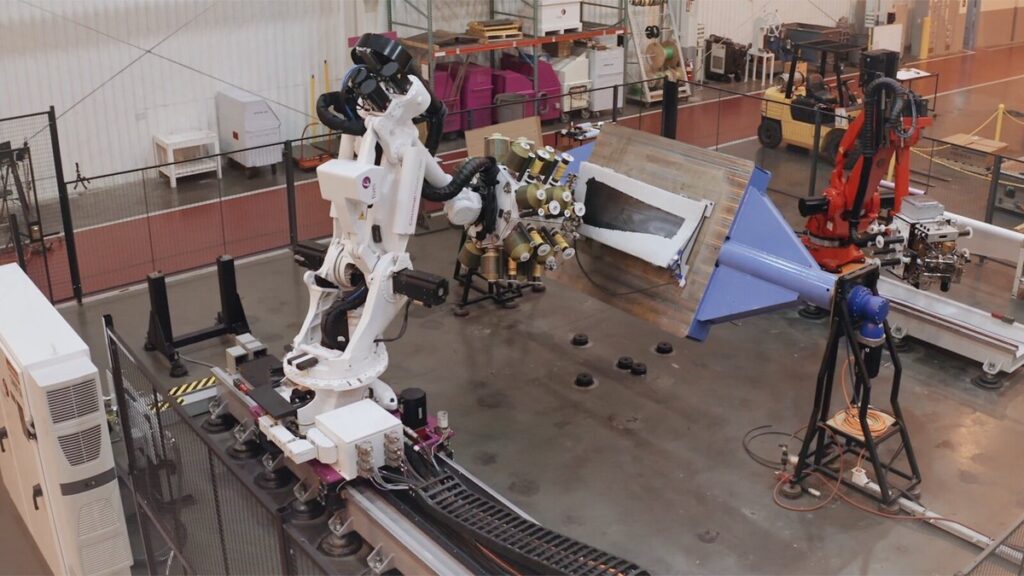 航太製造大洗牌!英國自動化巨擘 Loop Technology 插旗西雅圖 靠 AI 與機器人技術「收割」碳纖維商機 航太製造大洗牌!英國自動化巨擘 Loop Technology 插旗西雅圖 靠 AI 與機器人技術「收割」碳纖維商機