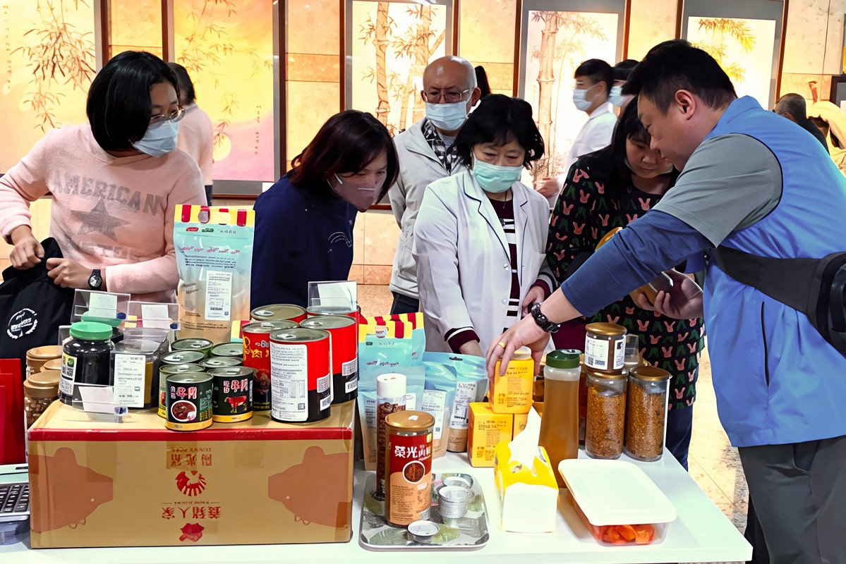 退輔會五大農場聯合行銷 首站高雄榮總推廣安心農特產 退輔會五大農場聯合行銷 首站高雄榮總推廣安心農特產