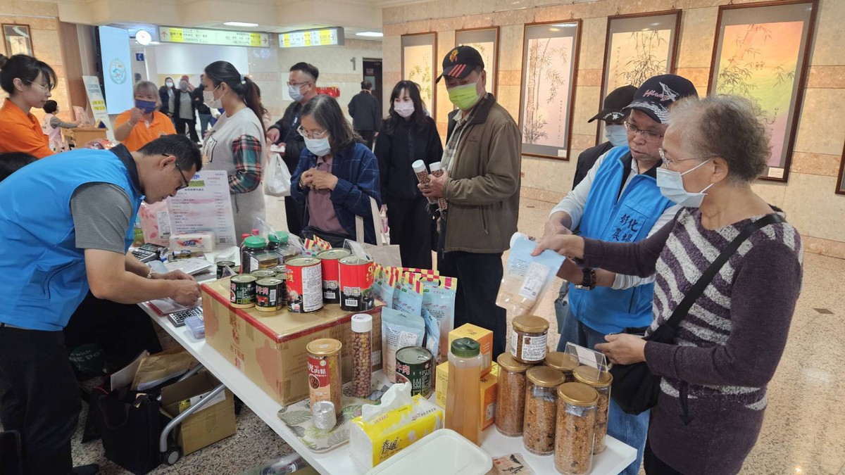 退輔會五大農場聯合行銷 首站高雄榮總推廣安心農特產 退輔會五大農場聯合行銷 首站高雄榮總推廣安心農特產