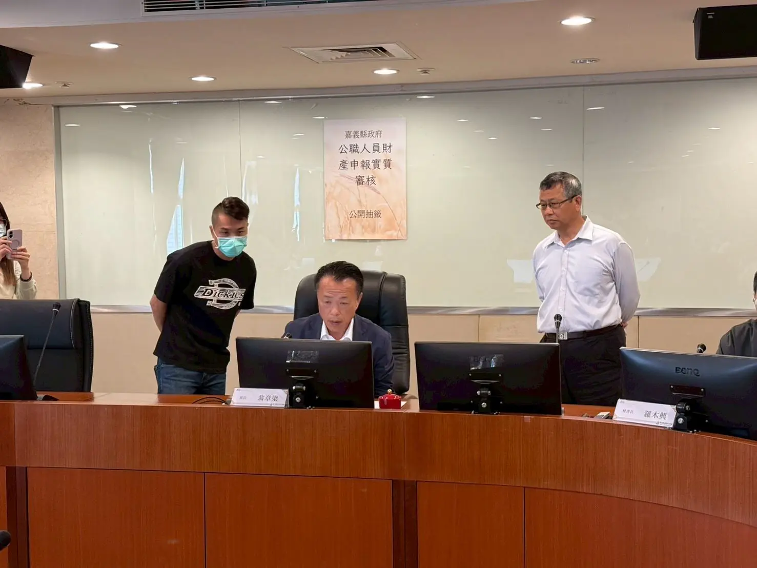 嘉縣府政風處貫徹陽光法案　進行財產申報實質審核抽籤