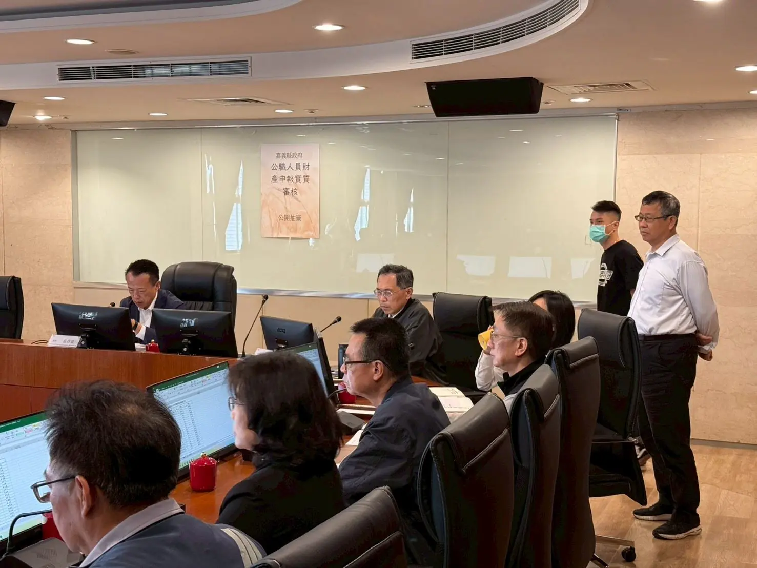 嘉縣府政風處貫徹陽光法案　進行財產申報實質審核抽籤