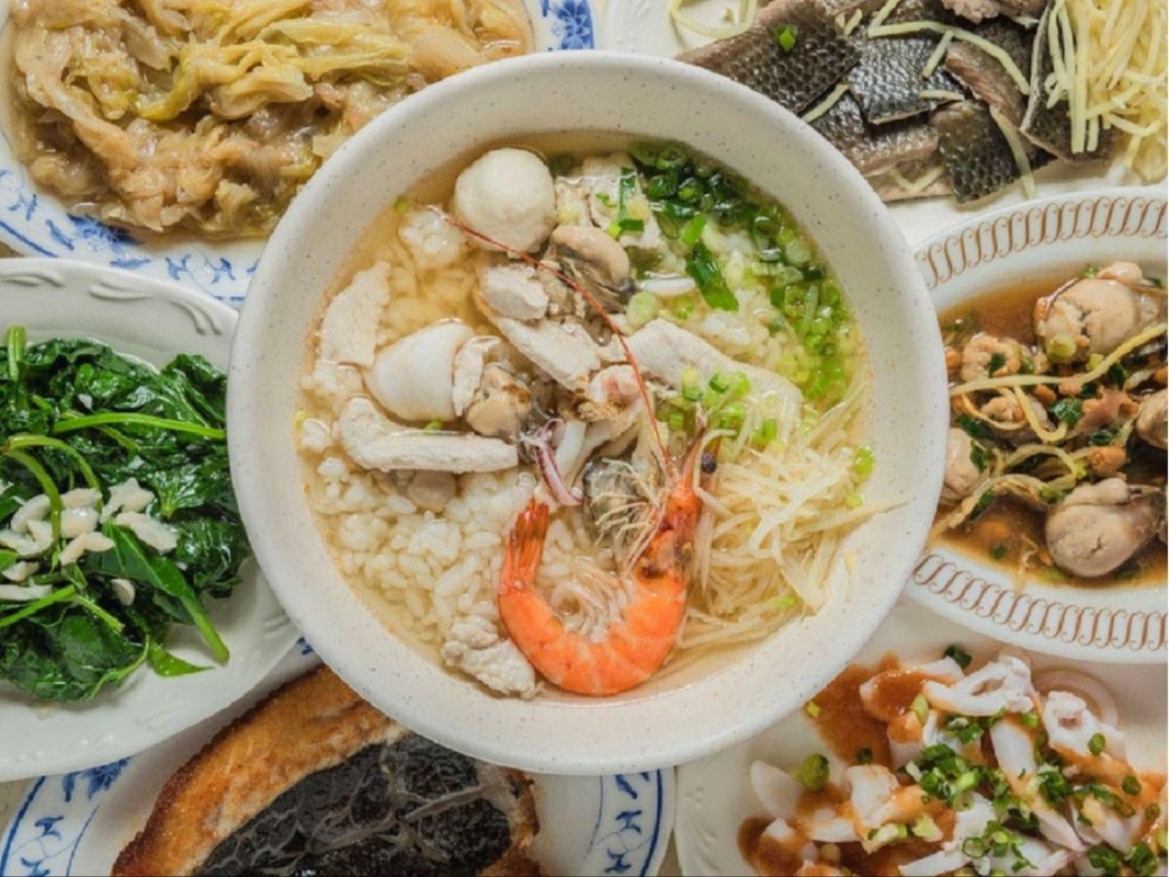 高雄鼓山海鮮粥:三十年如一日 用一碗熱粥陪城市長大 高雄鼓山海鮮粥:三十年如一日 用一碗熱粥陪城市長大