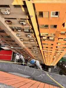 新北市淡水區社區外牆採光罩更新工程施工