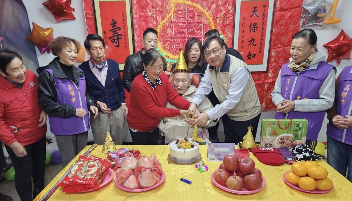 百歲榮民賀嵩壽 高雄市榮服處歡樂慶生 百歲榮民賀嵩壽 高雄市榮服處歡樂慶生