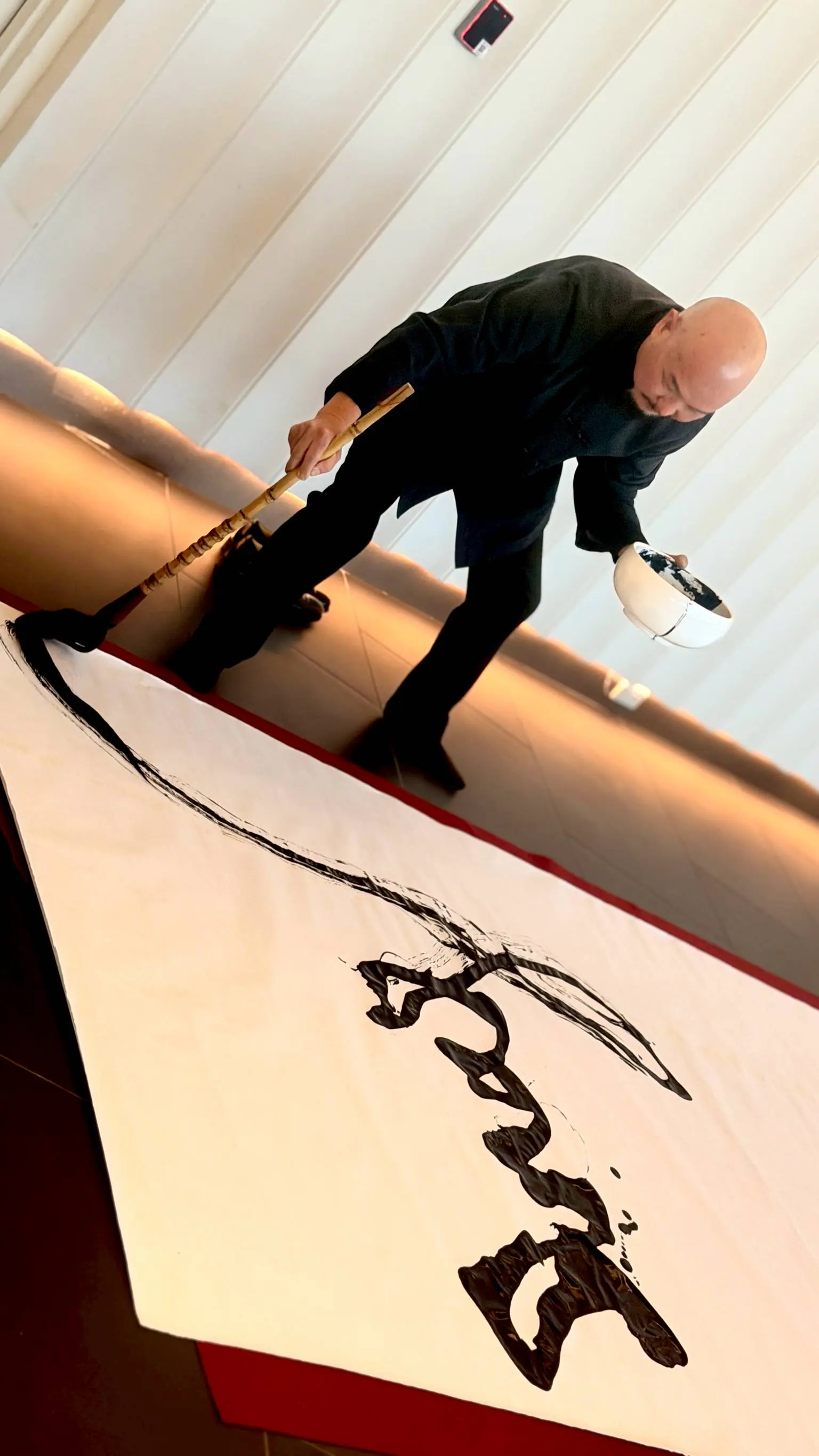 「美麗傳說 從港出發 – 許文融大師 於高雄港旅運中心揭幕雕塑《美麗傳說》 現場揮毫引領國風之美」 「美麗傳說 從港出發 – 許文融大師 於高雄港旅運中心揭幕雕塑《美麗傳說》 現場揮毫引領國風之美」