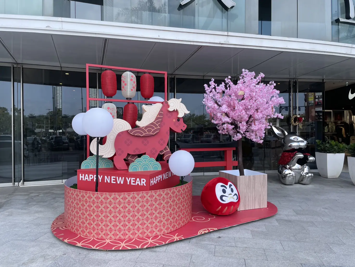 福袋升級登場　高雄大立馬年主題裝置與藝術展　拍照熱點同步開放